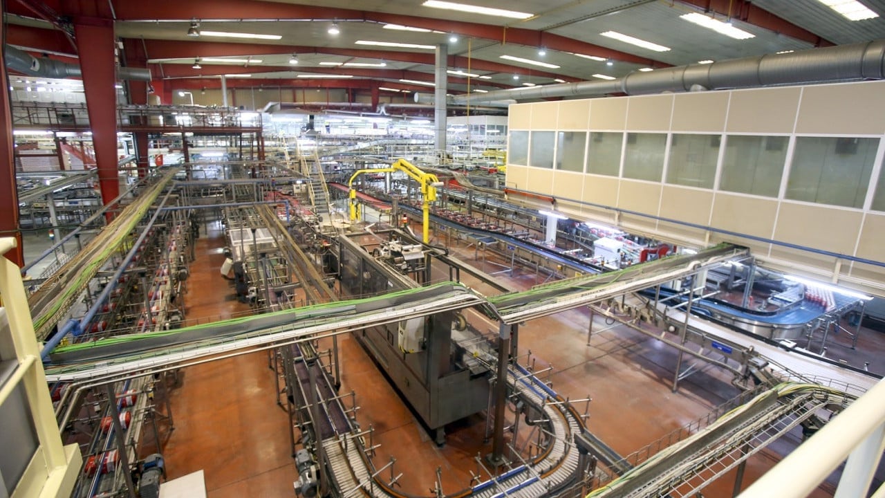 Planta de Coca-Cola Europacific Partners de La Rinconada, una de las más importantes de Europa.