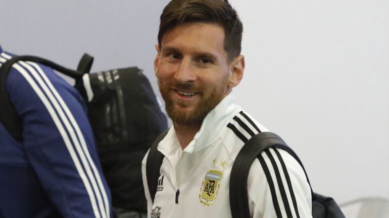 Messi llega a Rusia con el resto de la expedición argentina