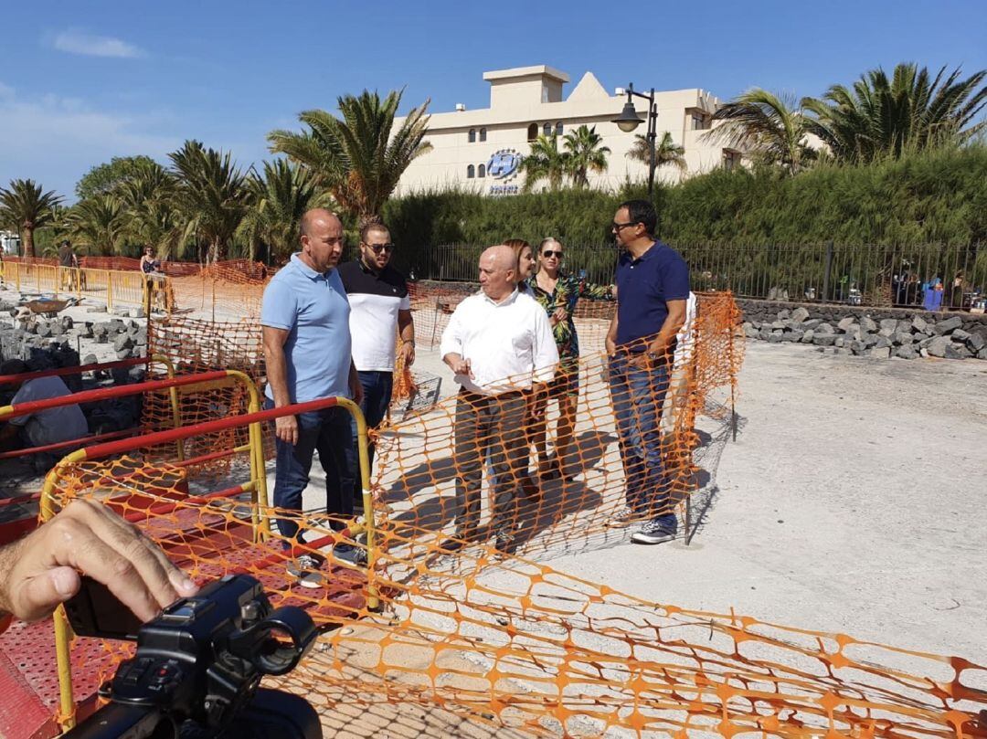 Concejales del PP y CC en Tías visitando las obras de Puerto del Carmen.