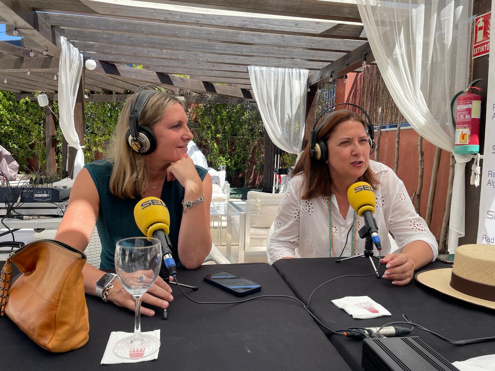 Susana Pérez Custodio, concejal de Turismo y Susana Ruiz Quintero, directora del Hotel Alborán.