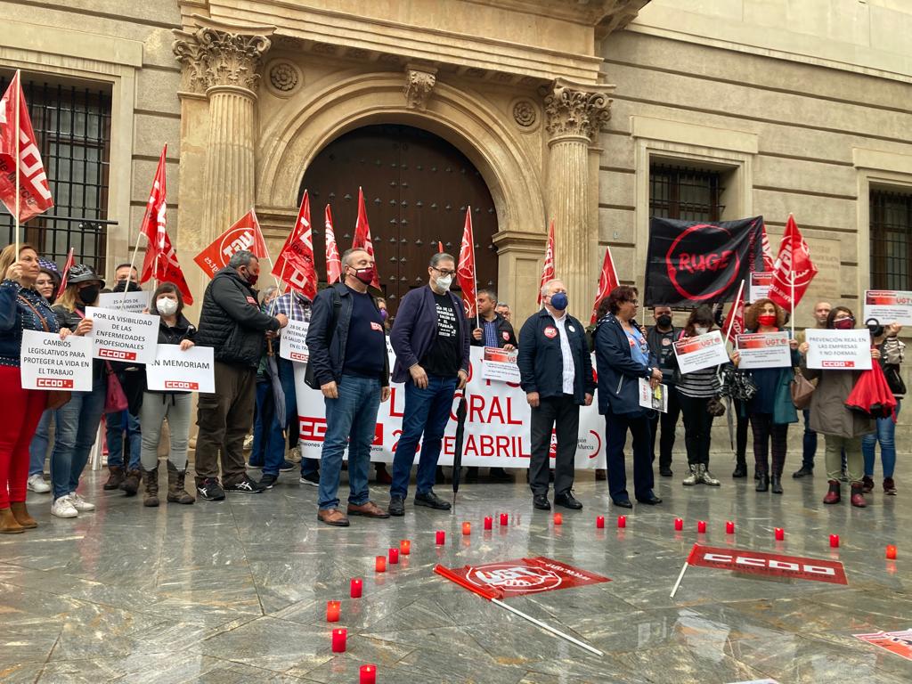 Protesta de sindicatos frente a San Esteban. Murcia