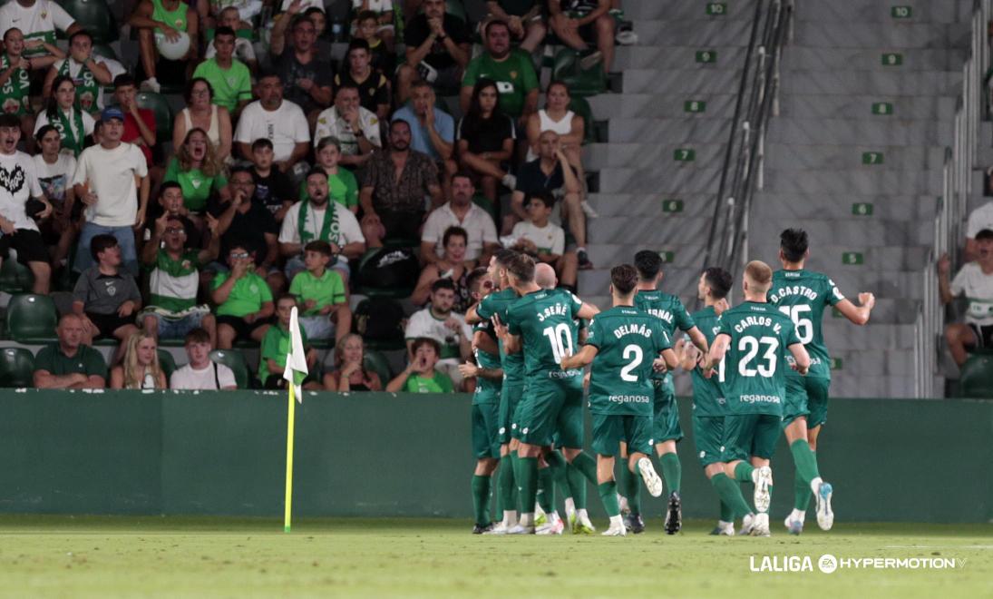 El Racing celebra el gol de su victoria ante el Elche en la primera vuelta