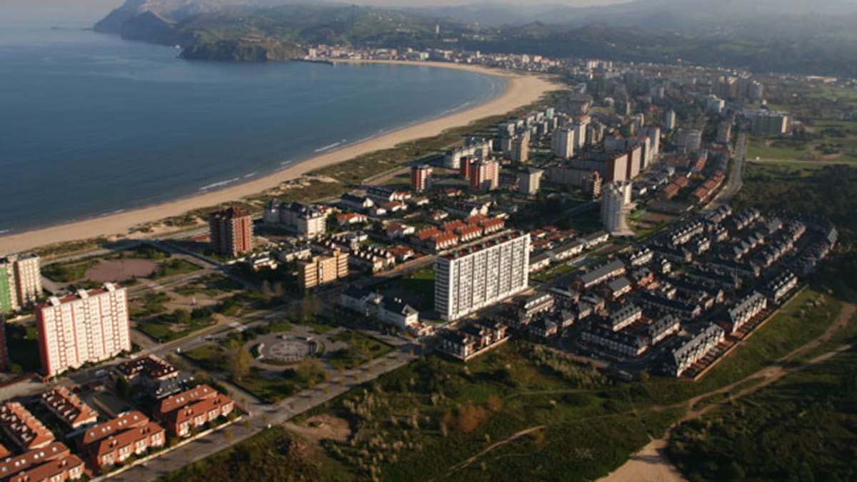 En libertad con cargos los dos detenidos por una agresión sexual a dos jóvenes en Laredo