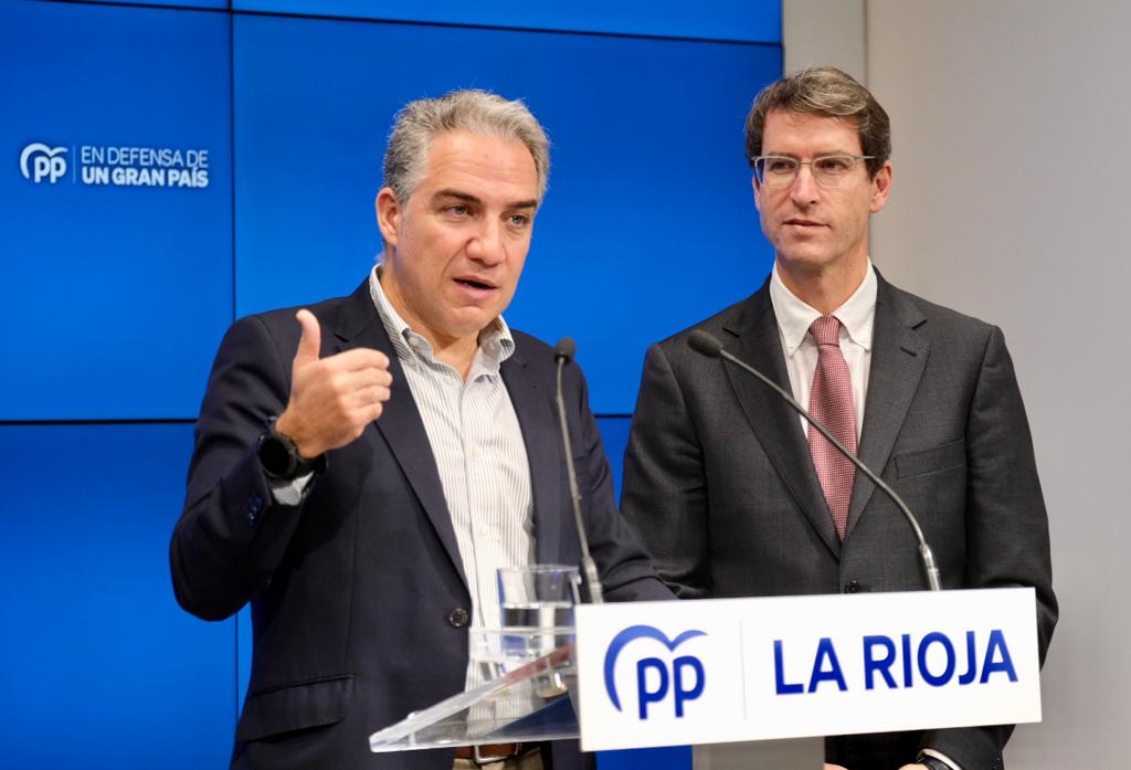Elías Bendodo junto a Gonzalo Capellán en la sede del PP de La Rioja