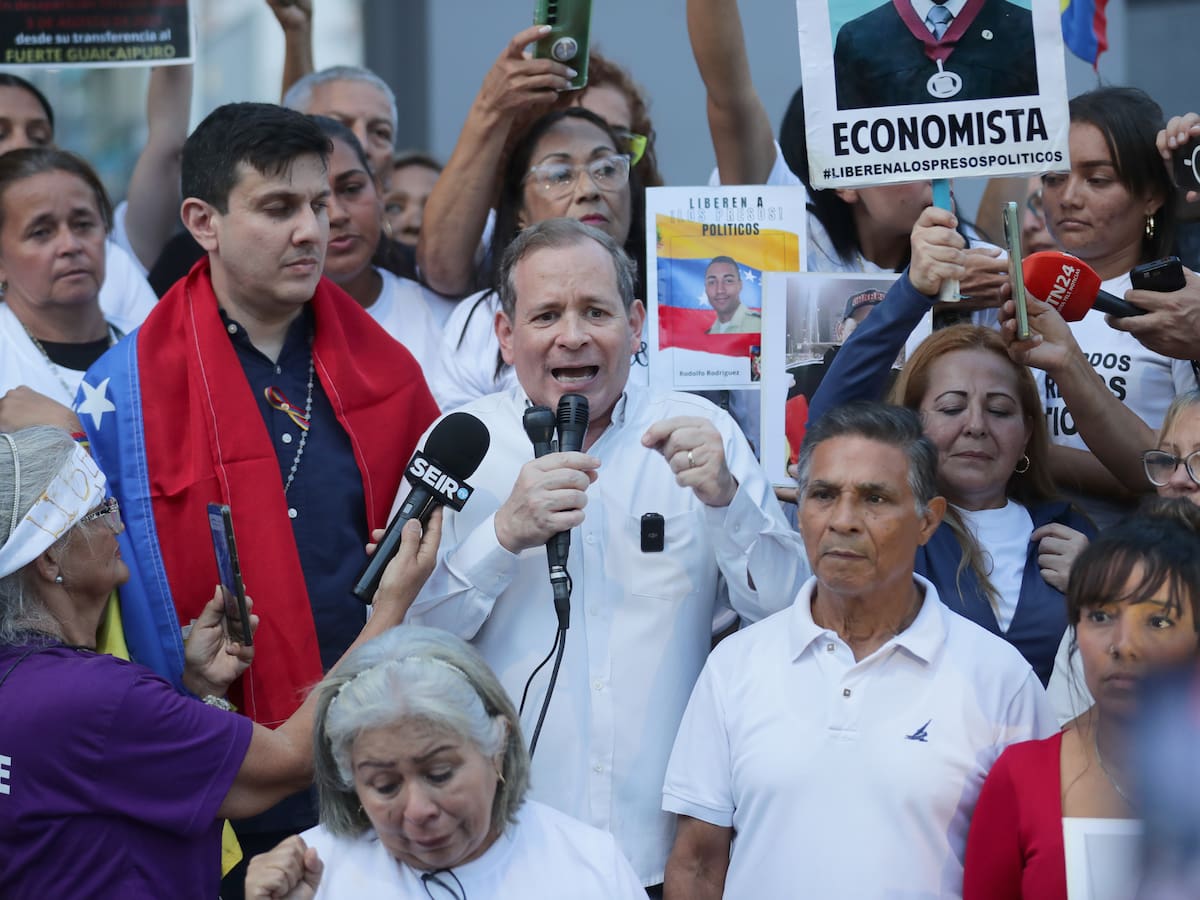 El opositor venezolano Juan Pablo Guanipa se encuentra bajo arresto domiciliario, según confirma su hijo