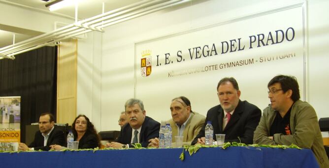 Mesa redonda con los directores históricos del IES Vega del Prado