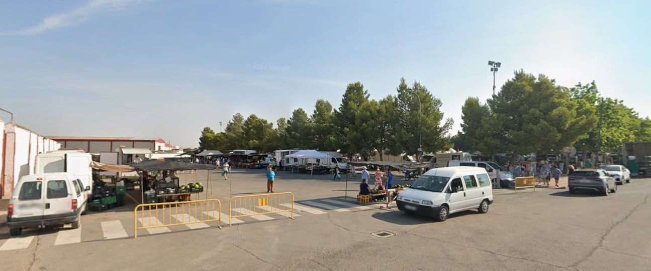 Explanada junto a la plaza de toros de Almagro donde se instala el mercadillo de la localidad