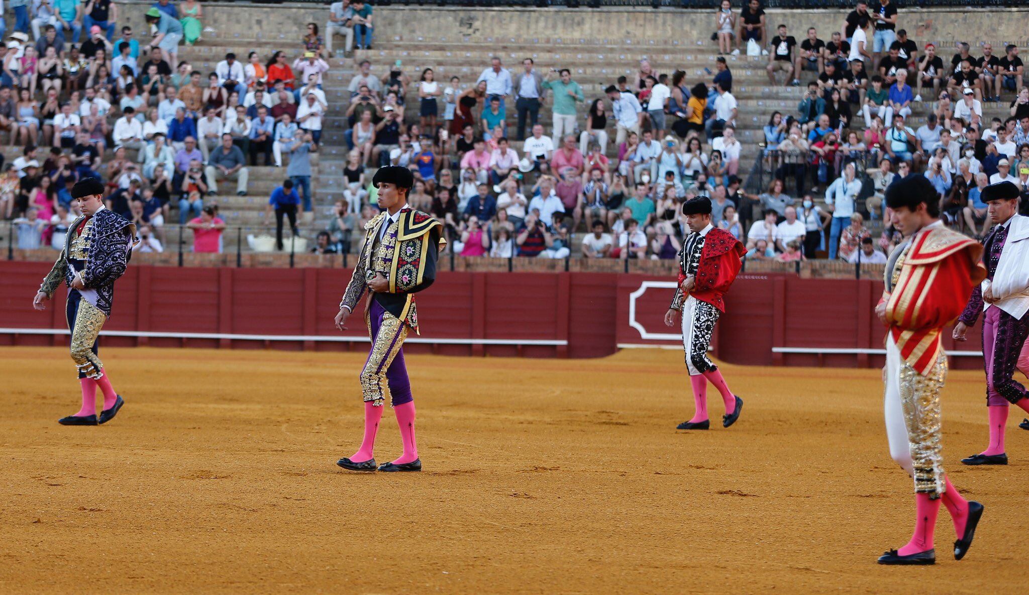 De izquierda a derecha, en el paseíllo de este jueves en la Maestranza, Jesús Álvarez, Manuel Diosleguarde y Santana Claros