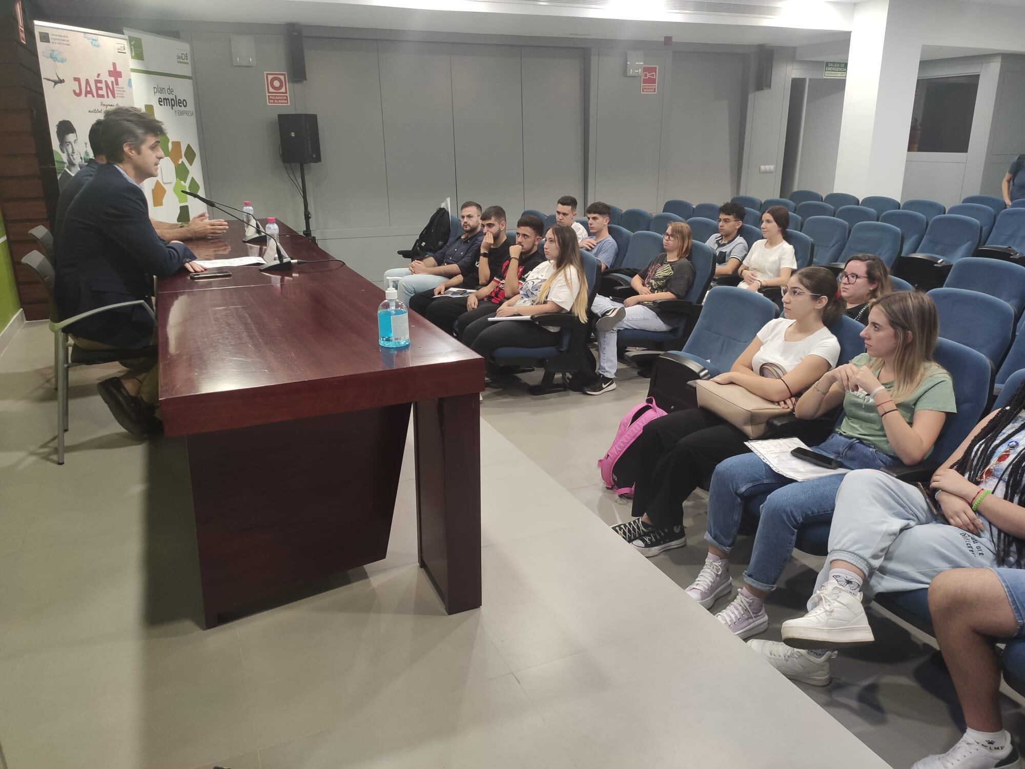 Jornada de orientación laboral del proyecto Jaén+V que ha organizado la Diputación Provincial de Jaén