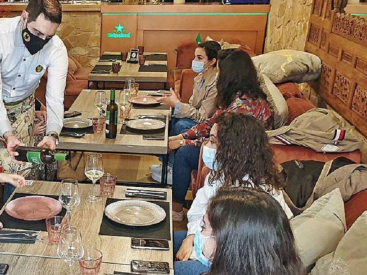 Los hosteleros de A Coruña lanzan el debate para adelantar los horarios de las cenas