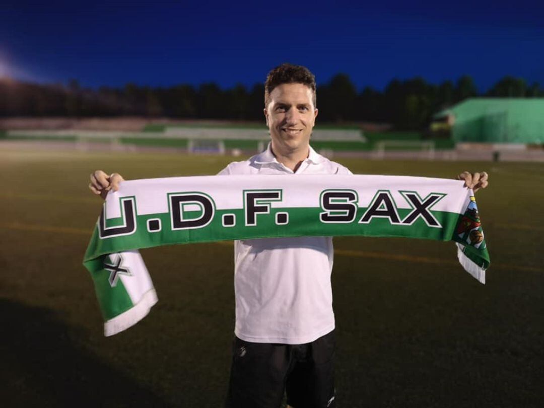 Edu Fernández seguirá en el banquillo de la U. D. Sax