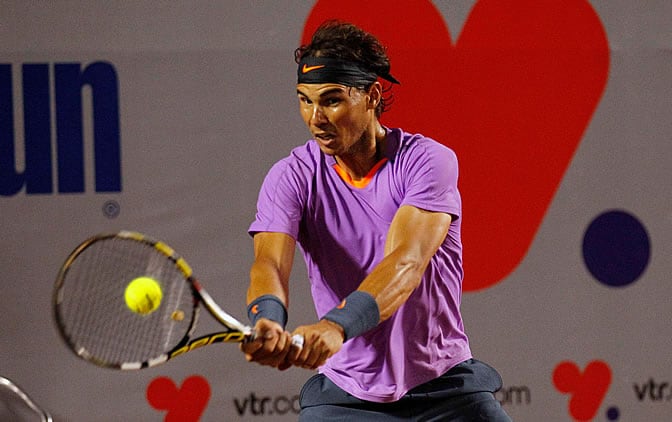 Nadal devuelve una bola a Jeremy Chardy