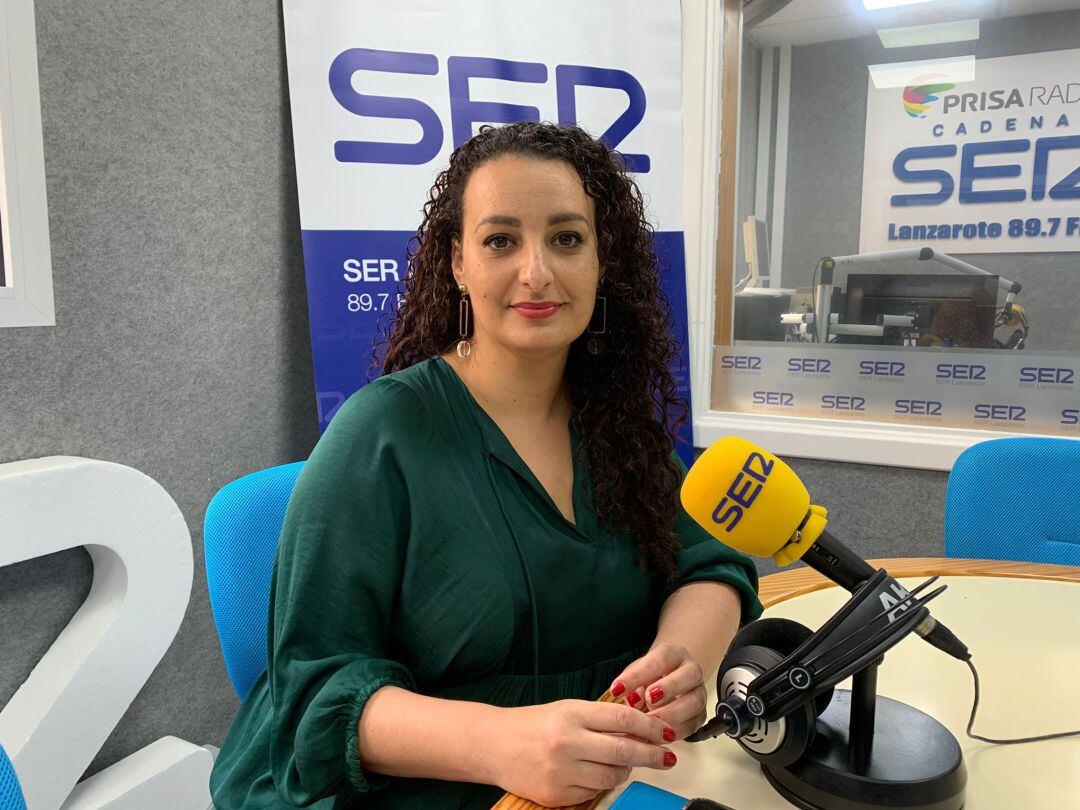 Mónica Hernández, directora de Adislan en los estudios de SER Lanzarote. 