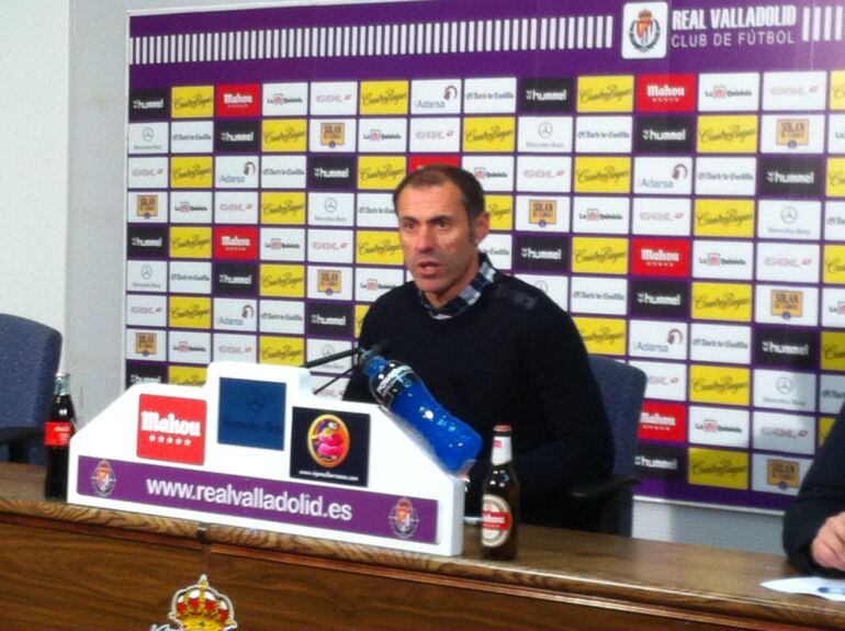 Alberto López en la rueda de prensa del Nuevo Zorrilla.