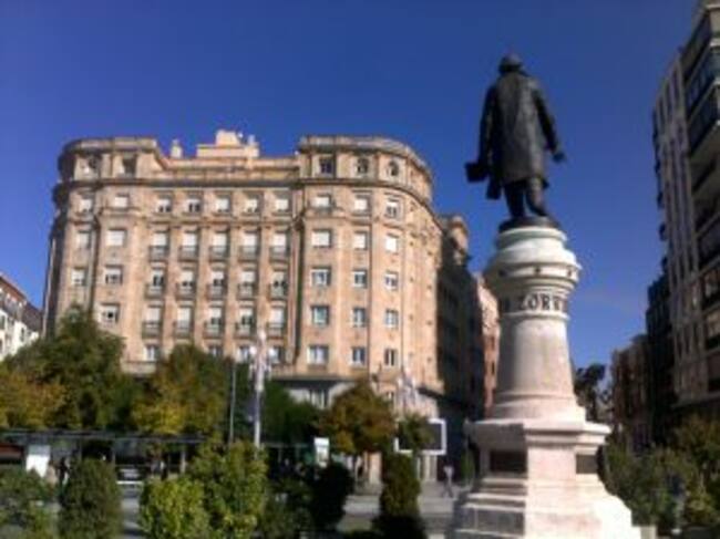 Edificio de la Plaza de Zorrilla donde Javier León tiene una vivienda en la parte superior, debajo de los áticos que fueron demolidos