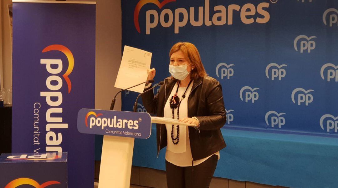 La presidenta del PP valenciano, Isabel Bonig, en rueda de prensa 
 