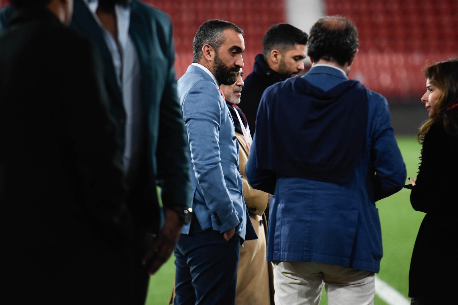 Mohamed El Assy con Mohammed Al-Khereiji, en segundo plano.