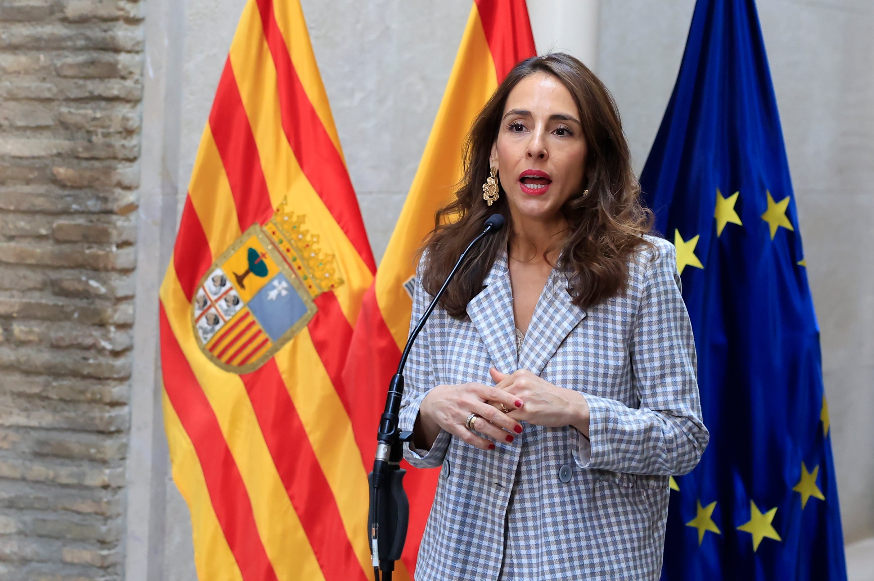ZARAGOZA, 18/03/2026.- La presidenta de las Cortes de Aragón, María Navarro, ha hecho oficial este miércoles la candidatura del popular Jorge Azcón a la investidura como presidente de la comunidad, sin fijar una fecha para el pleno a expensas de los pactos por cerrar con Vox. EFE/ Javier Cebollada