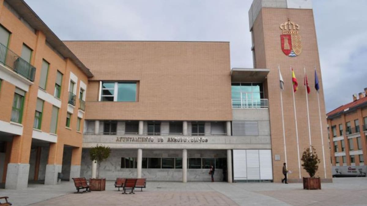 El PP de Arroyomolinos se alinea con Vox y rechaza institucionalizar el minuto de silencio contra la violencia machista