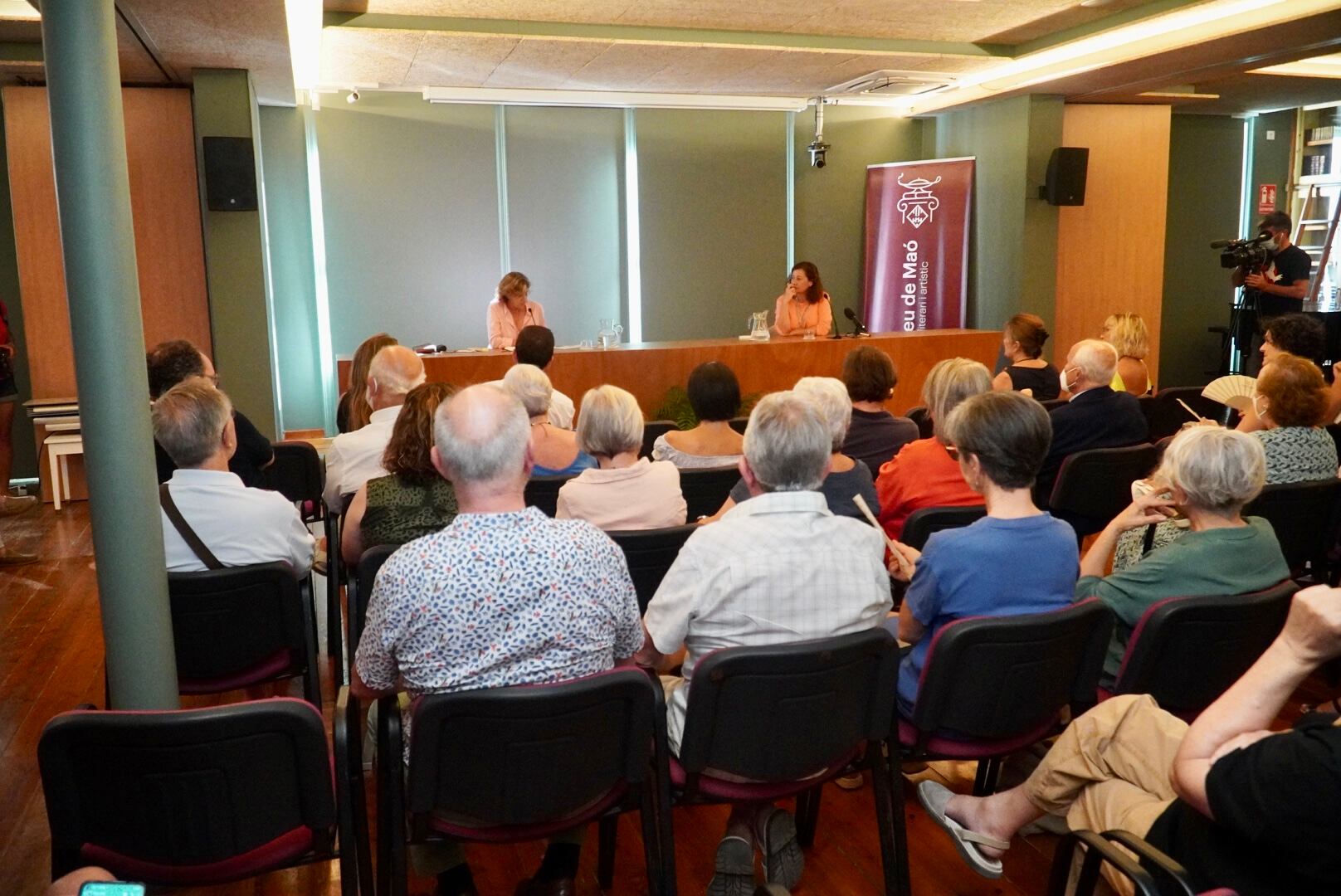 La Presidenta del Govern va explicar la seva visió de futur per Menorca a l'Ateneu Científic, Literari i Artístic.