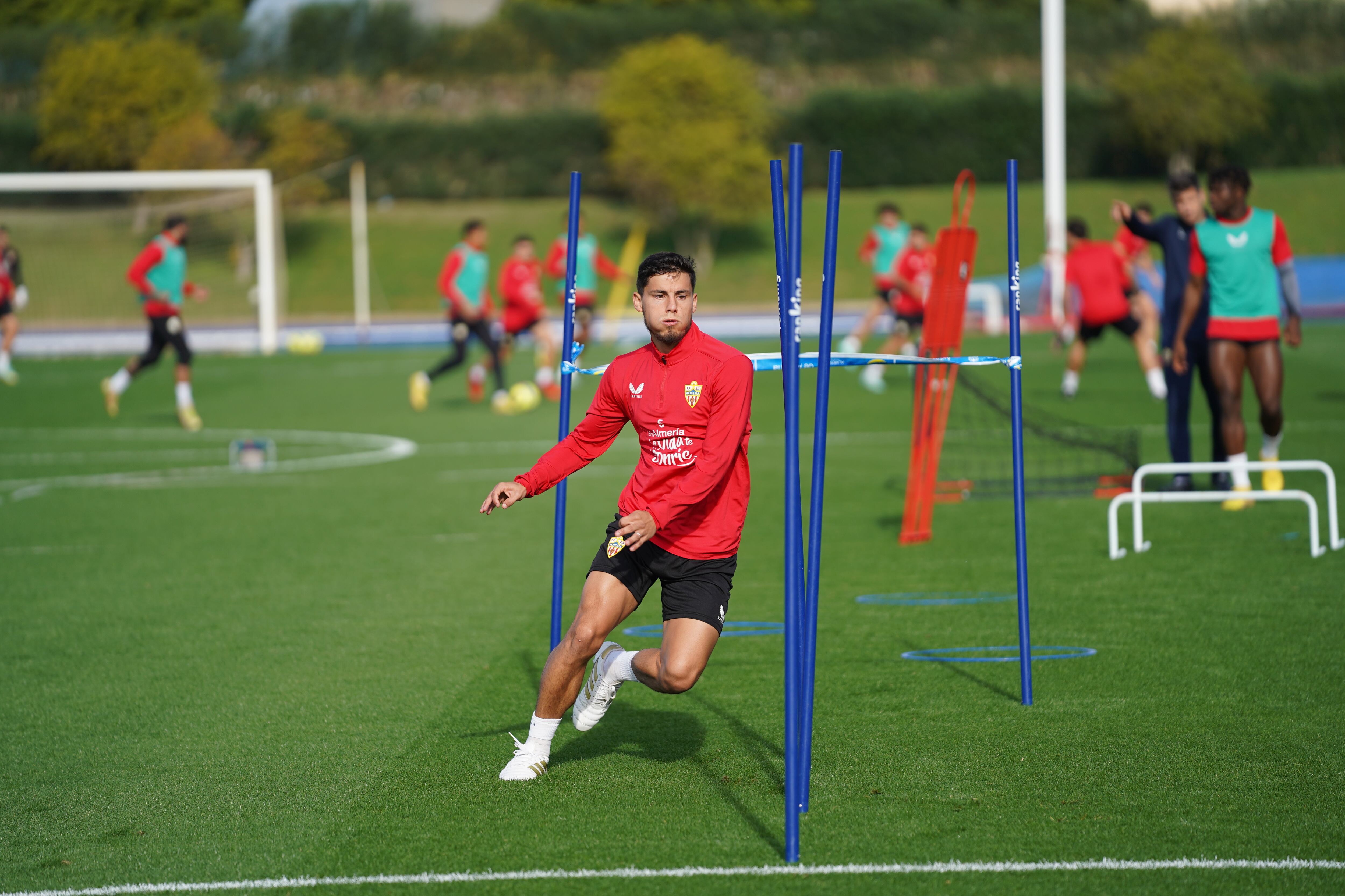 Lucas Robertone sigue disfrutando en su tercer año rojiblanco.