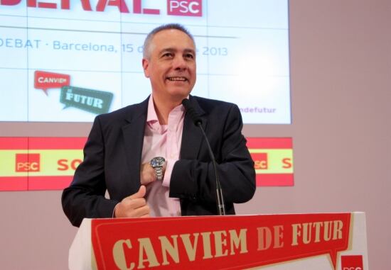 El primer secretari del PSC, Pere Navasrro, en un acte a la seu del partit que avui ha registrat la policia