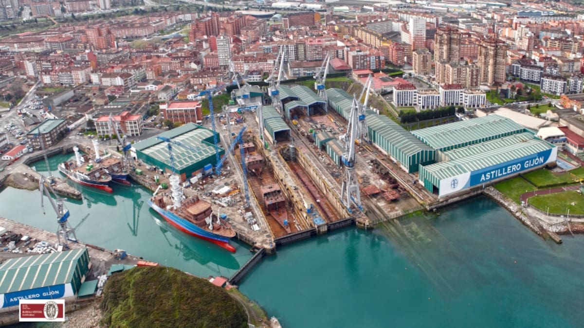 Debate sobre el uso de los terrenos de Naval Gijón