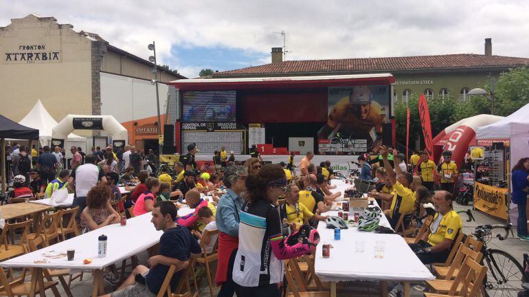 Cientos de participantes disfrutaron de los servicios de la marcha La Induráin, incluidos los avituallamientos.