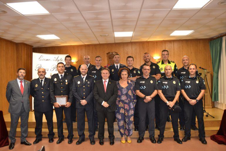 Homenaje a agentes de la Policía Local en Pinos Puente (Granada) en el día de su patrón