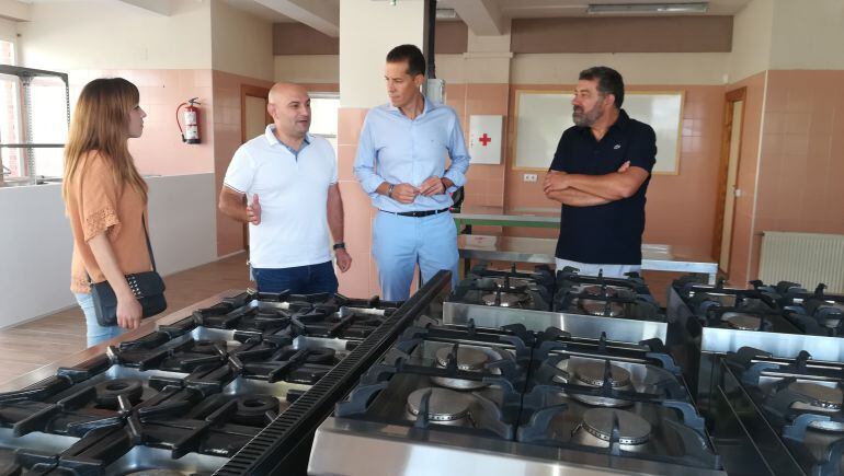 El alcalde y la concejala de Educación han visitado las nuevas instalaciones de la mano de la dirección del Centro de FP Valle de Elda