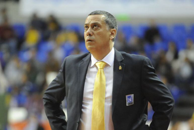 El entrenador del Iberostar Tenerife Alejandro Martínez