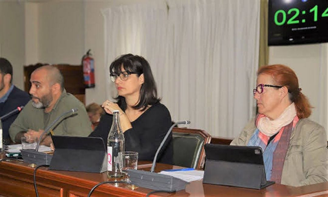 Leandro Delgado, Leticia Padilla y Esther Gómez, concejales de Lanzarote en Pie-LEP en el Ayuntamiento de Arrecife.