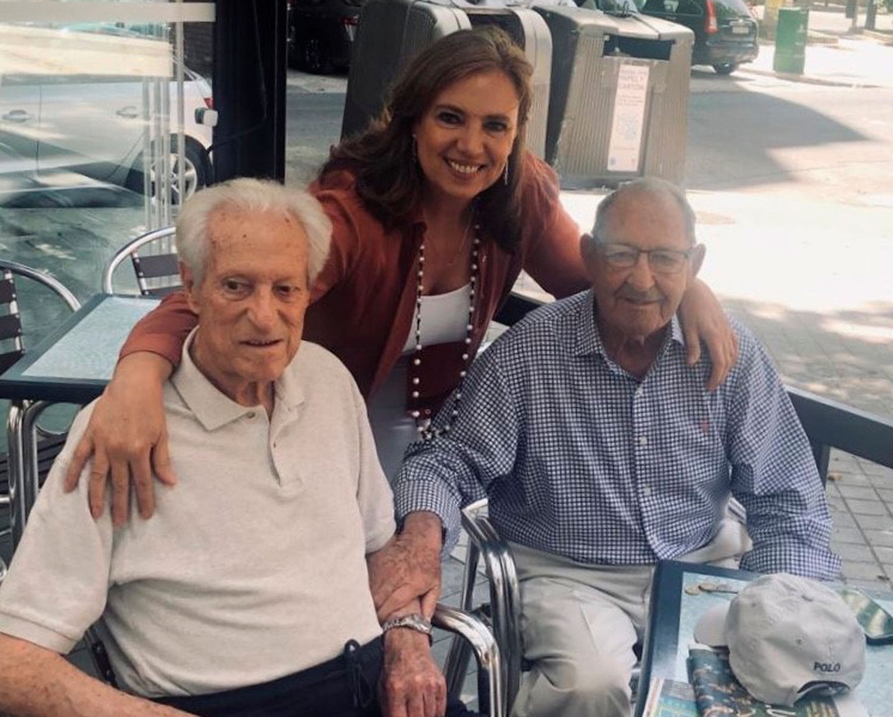 Ana Isabel Pérez-Payá entre su padre, José Luis, y Paco Gento, también recientemente fallecido