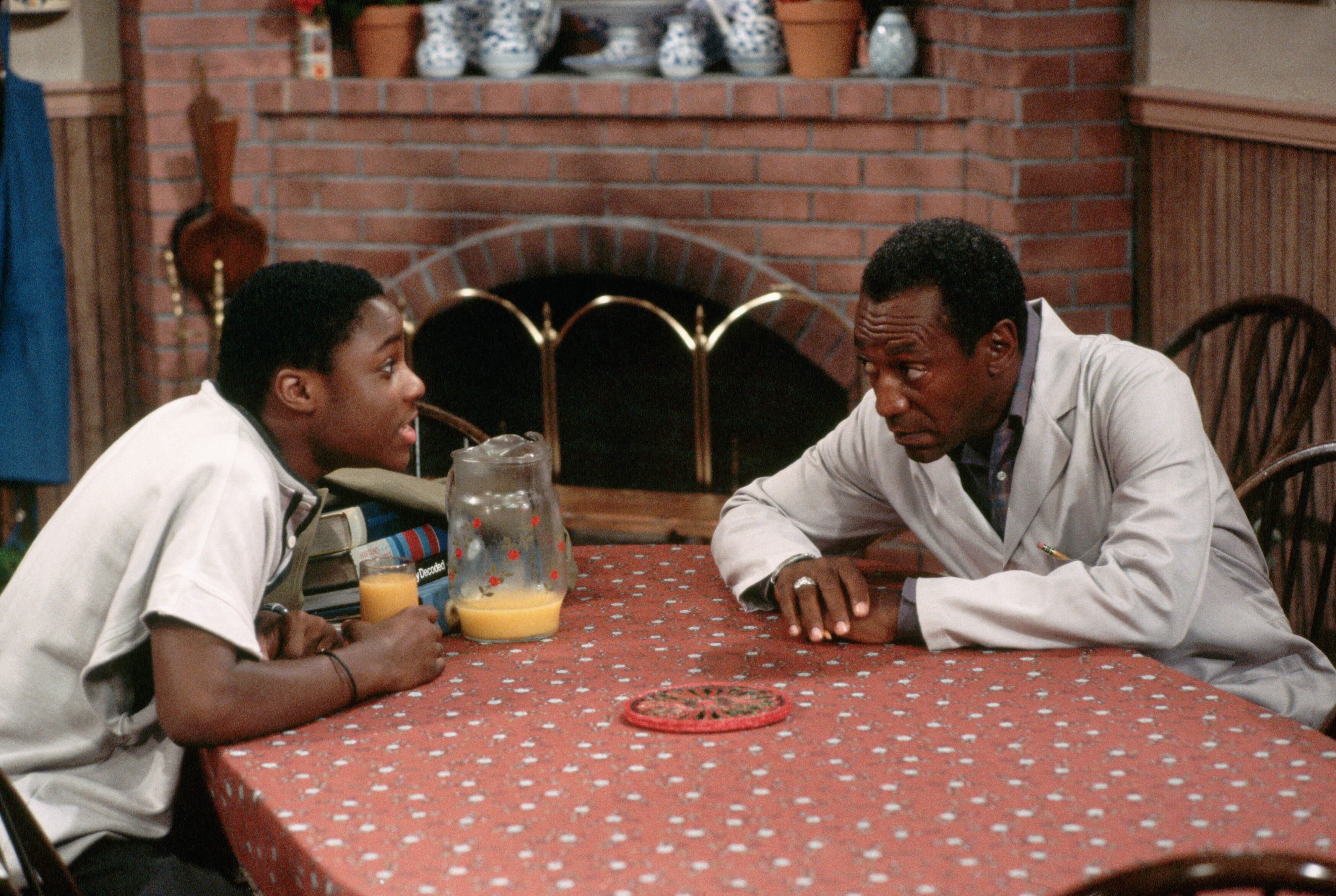 Bill Cosby con Malcolm-Jamal Warner en una escena de La hora de Bill Cosby. Jacques M. Chenet/CORBIS.
