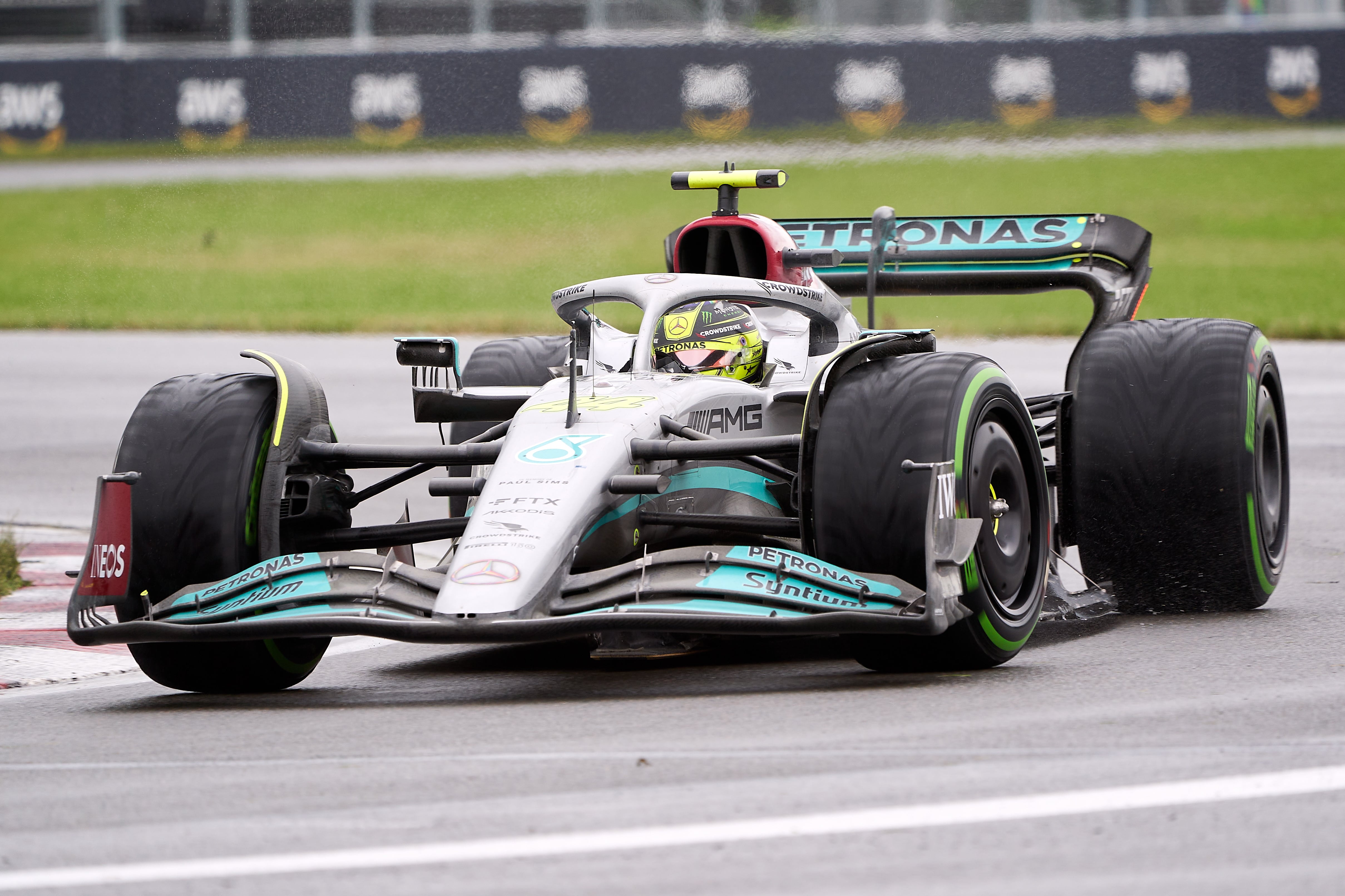 Lewis Hamilton pilota su Mercedes-AMG Petronas durante los entrenamientos de Canadá.