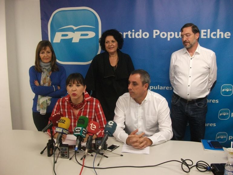 Mercedes Alonso y otros miembros del PP
