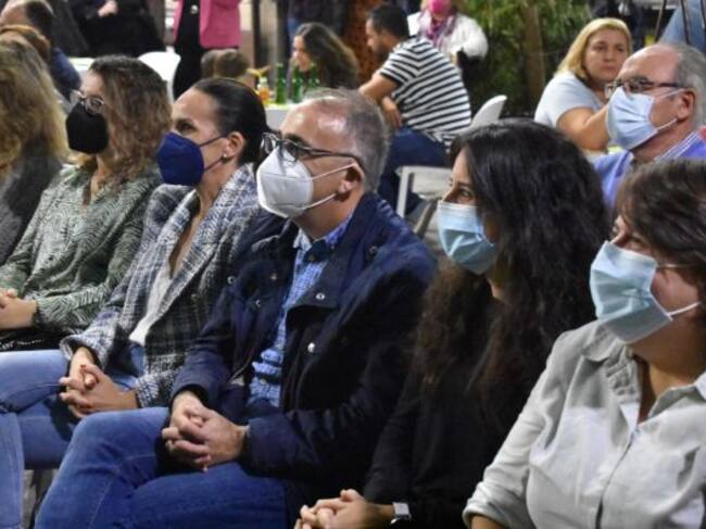 Imagen de los miembros de la Corporación que asistieron al pregón del barrio del Pilar