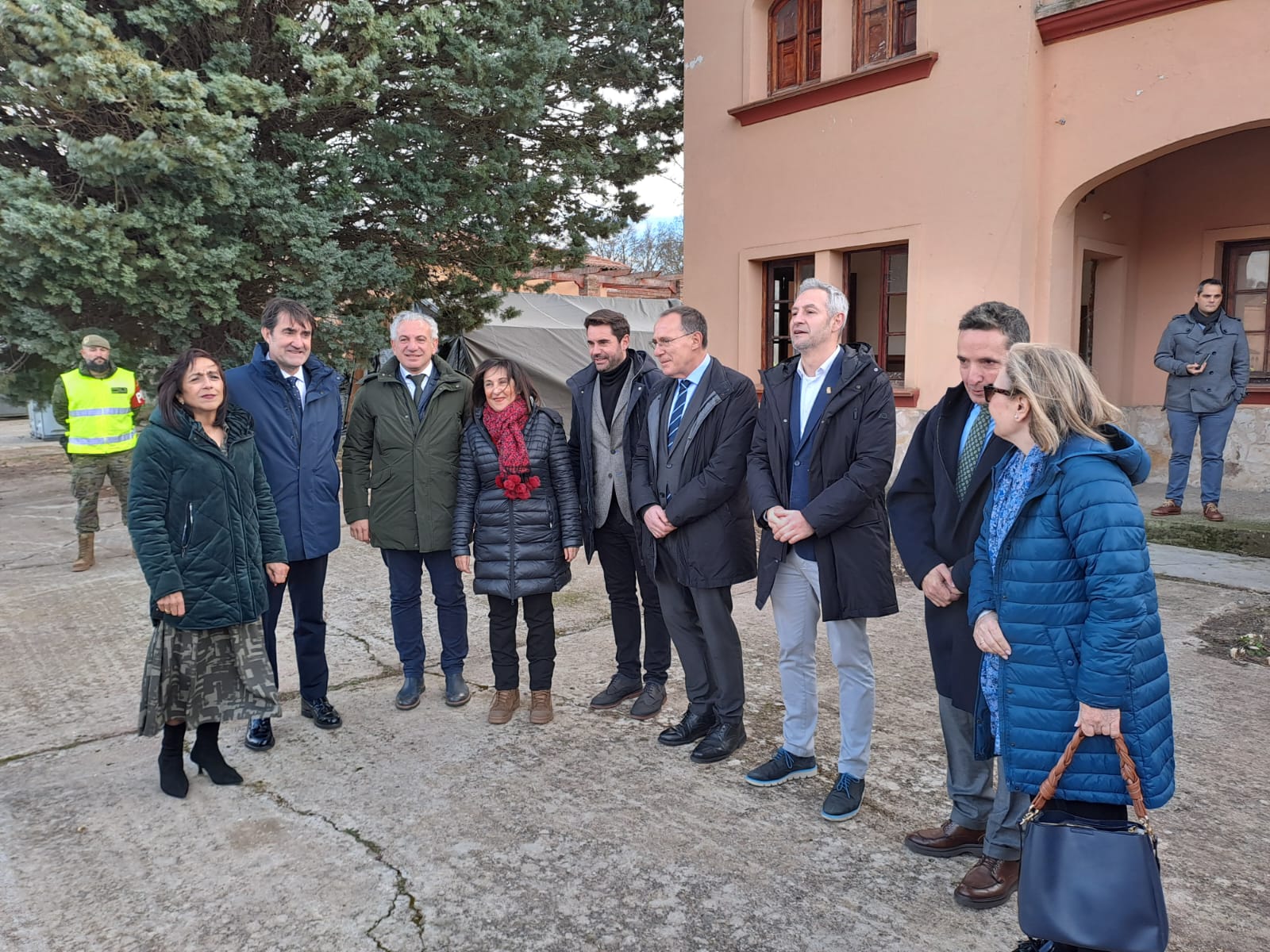 La Ministra de Defensa, Margarita Robles, visita las obras del campamento militar de Monte la Reina | Ministerio de Defensa