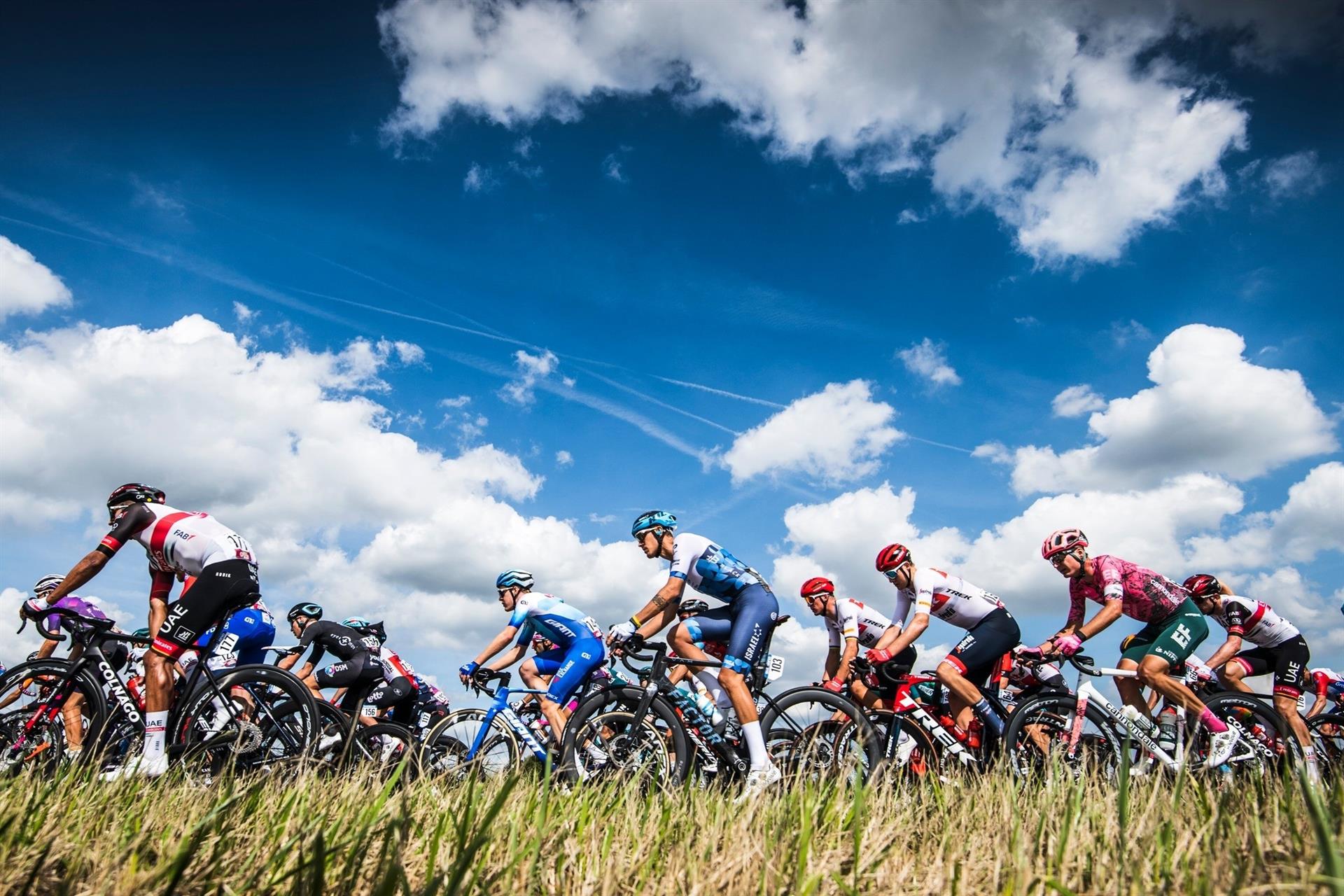 Corredores en la Vuelta Ciclista a España.