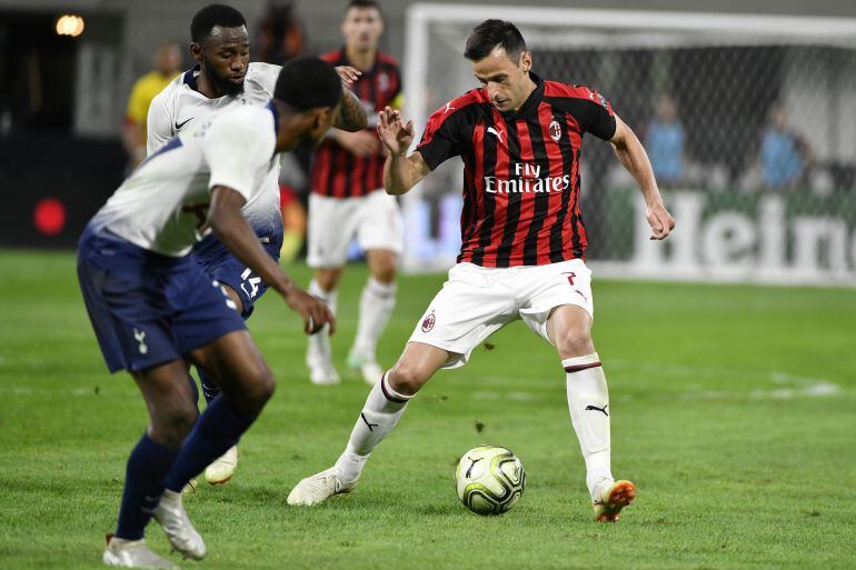 Kalinic, durante un partido de la pasada temporada con el Milán