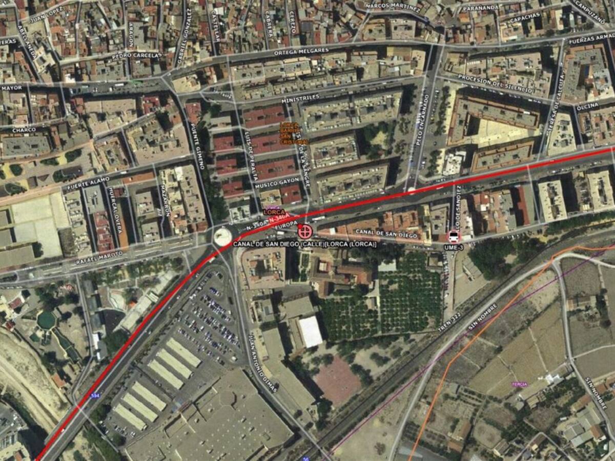 Tres heridos, uno con quemaduras en el incendio de una vivienda en Lorca