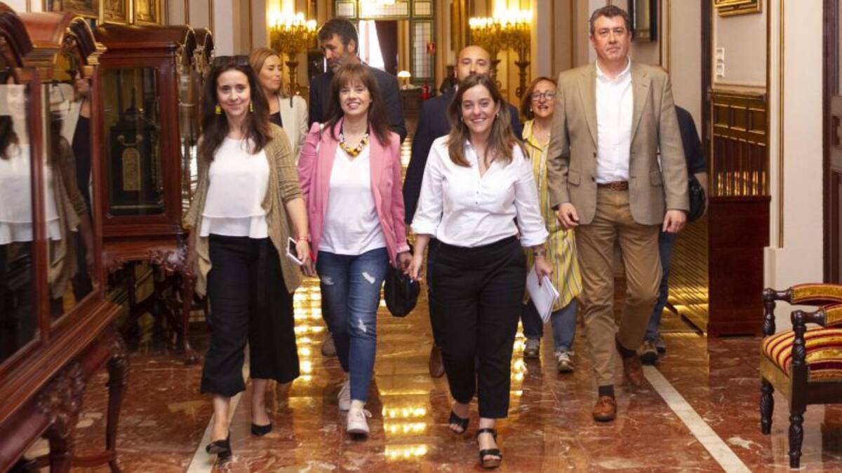 El PSOE propone subir los sueldos de los concejales