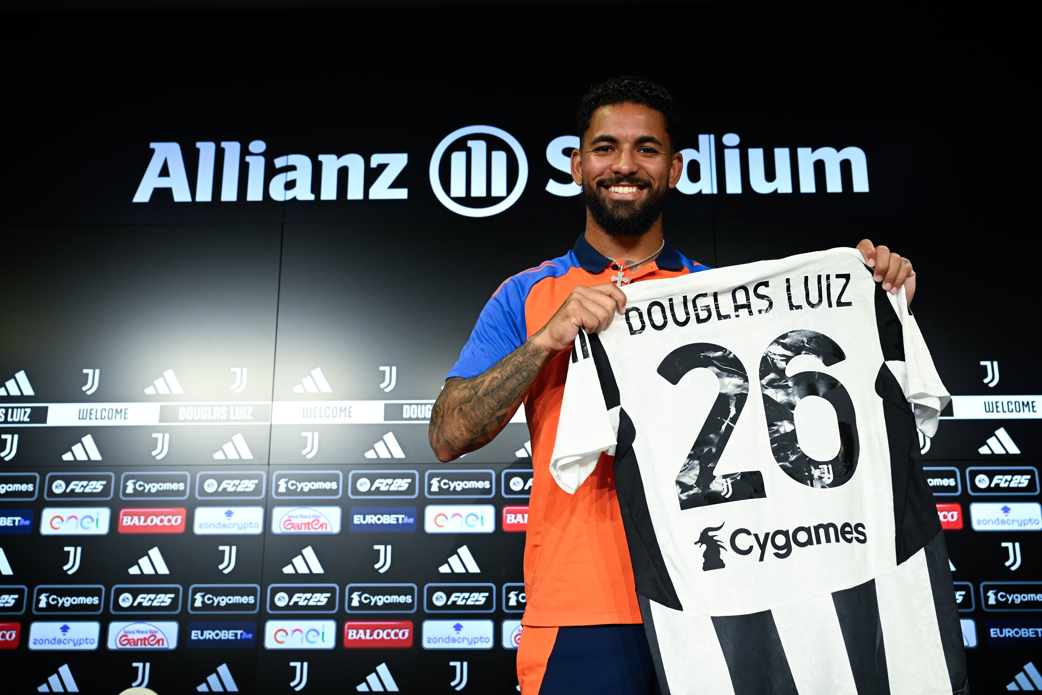 Douglas Luiz, jugador de la Juventus