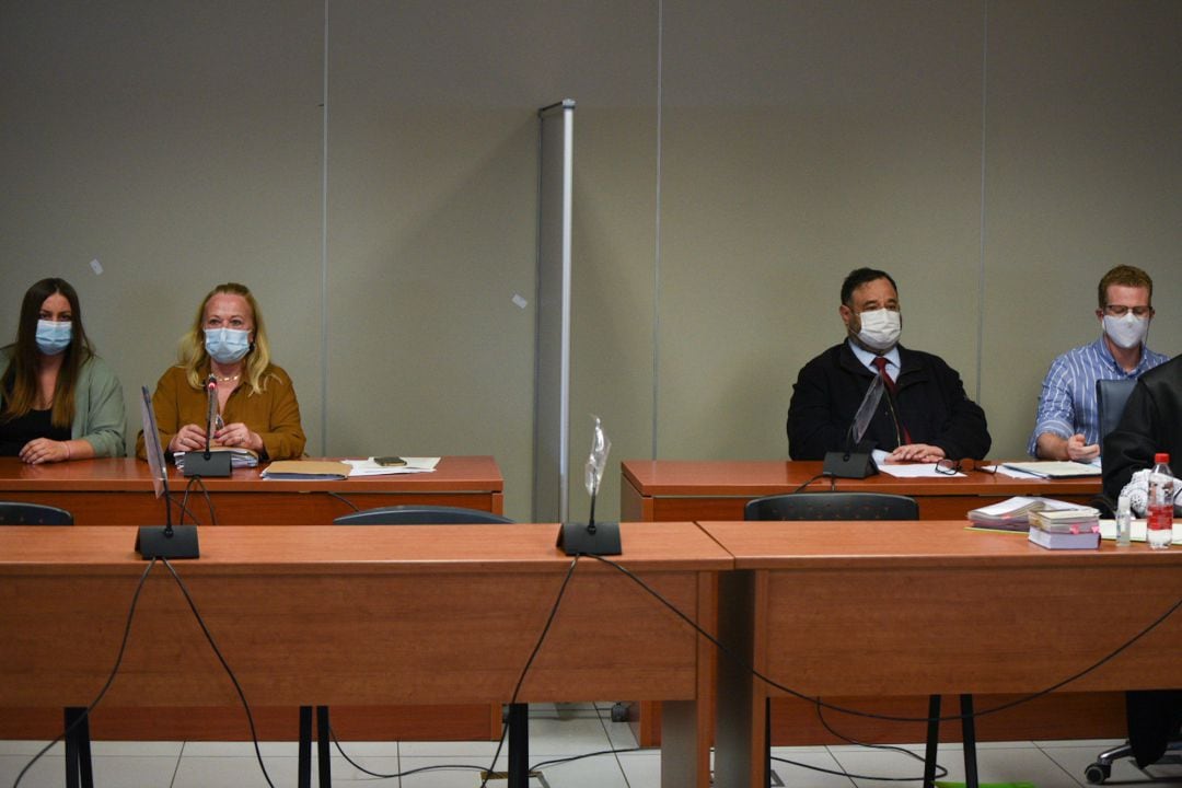 María Gombau  y Gabriel Carvajal sentados en la Audiencia de Valencia durante el juicio