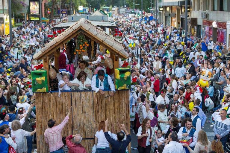 Desfile del Bando de la Huerta, en 2018, a su paso por la Gran Vía de Murcia.