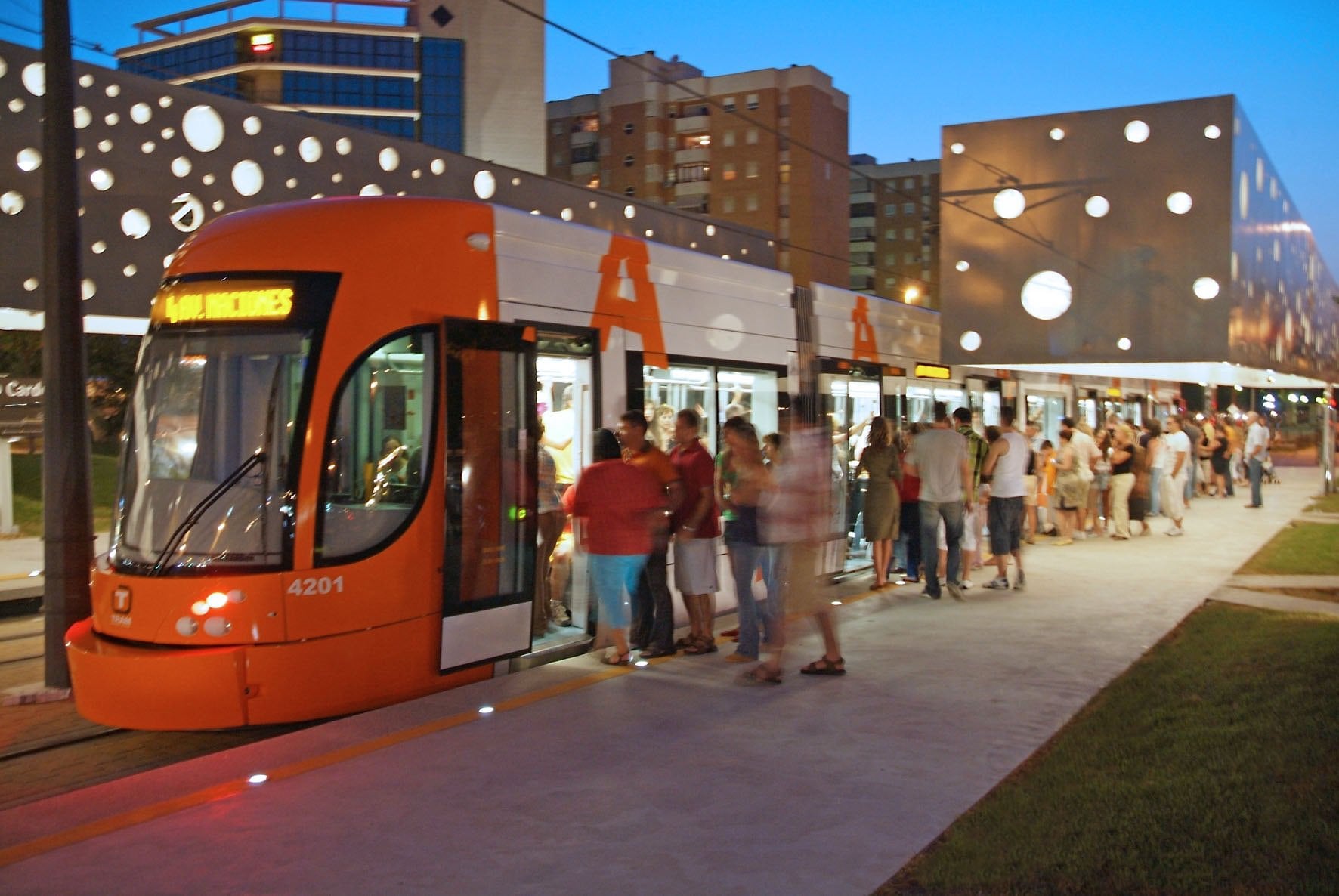 TRAM, línea 4, apeadero Sergio Cardell