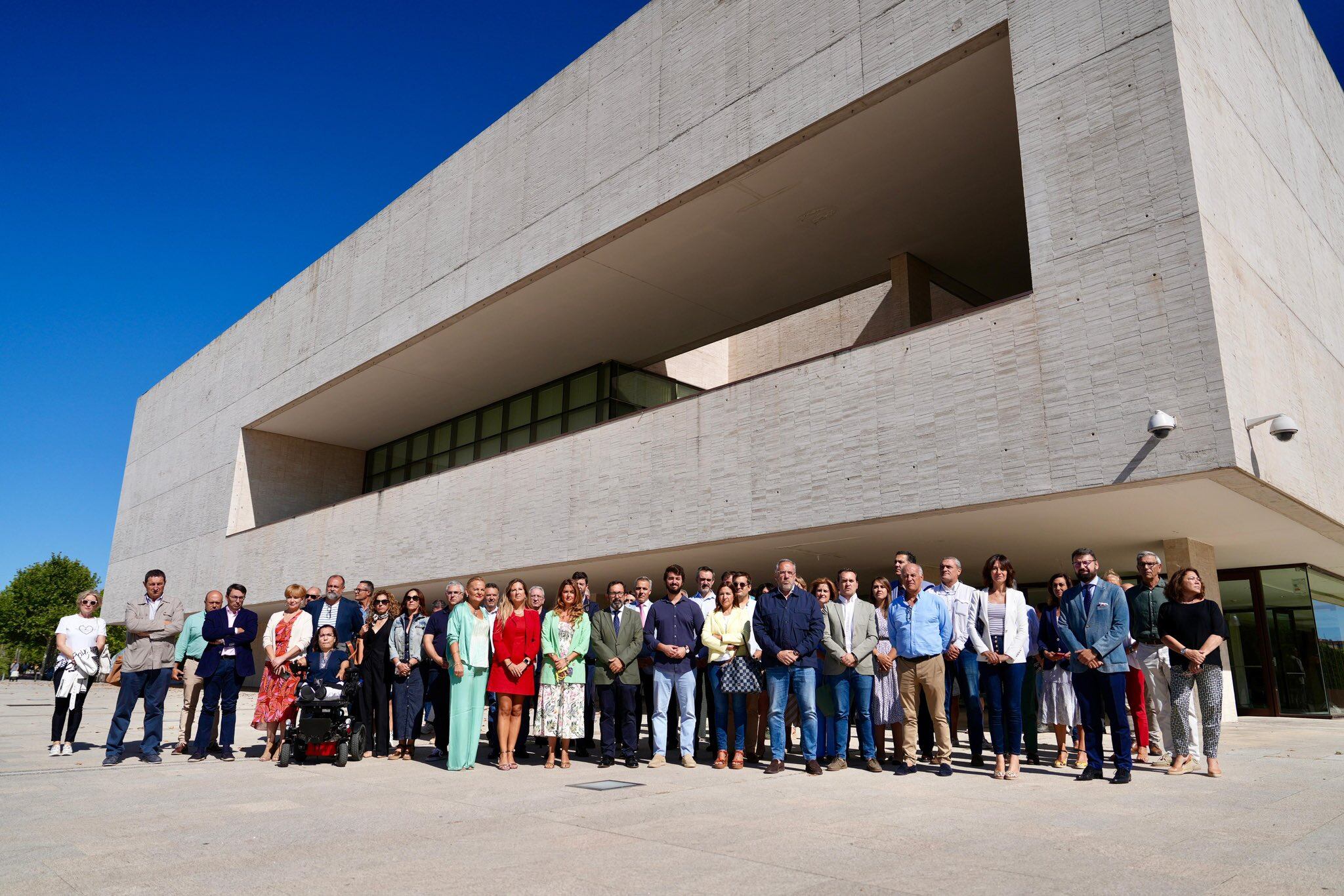 Las cortes de Castilla y León guardan un minuto de silencio por la mujer asesinada en Venta de Baños