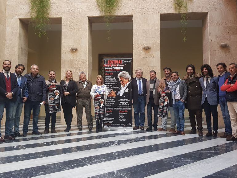 Miembros de la organización y del elenco durante la presentación del II Festival 'Jerez, Gran Reserva' en el Ayuntamiento de Jerez.