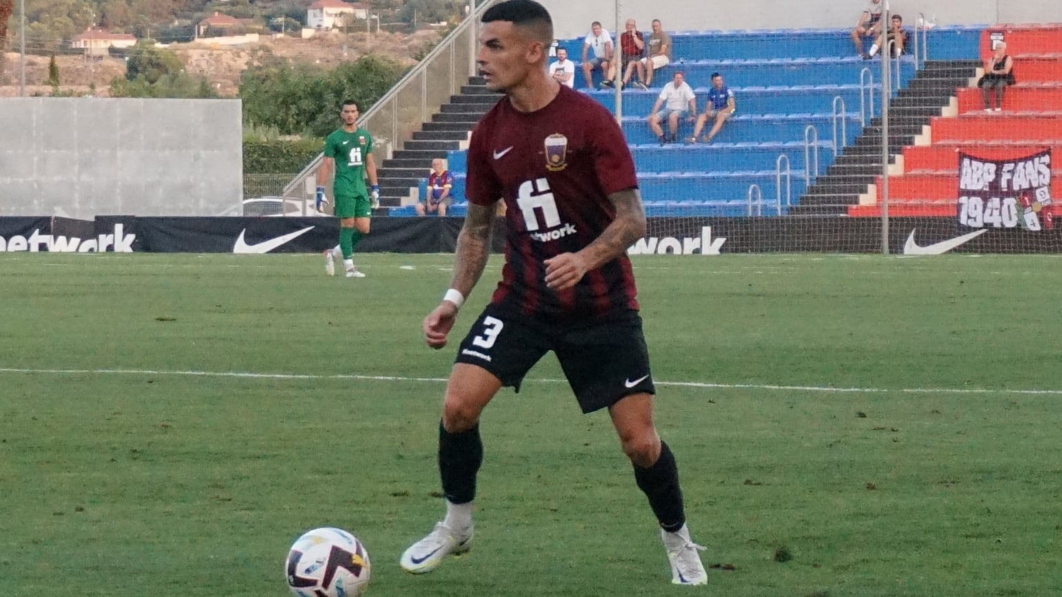 Alex Martínez espera ser dueño del lateral izquierdo del Eldense