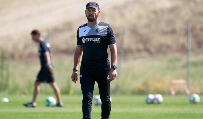 Bordalás dirige un entrenamiento durante la pretemporada pasada.